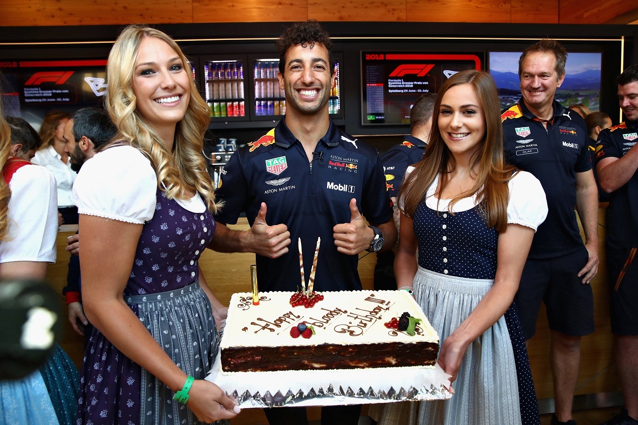 F1 Topic オーストリアgpで幻となったリカルドの巨大バースデーケーキ F1速報公式サイト