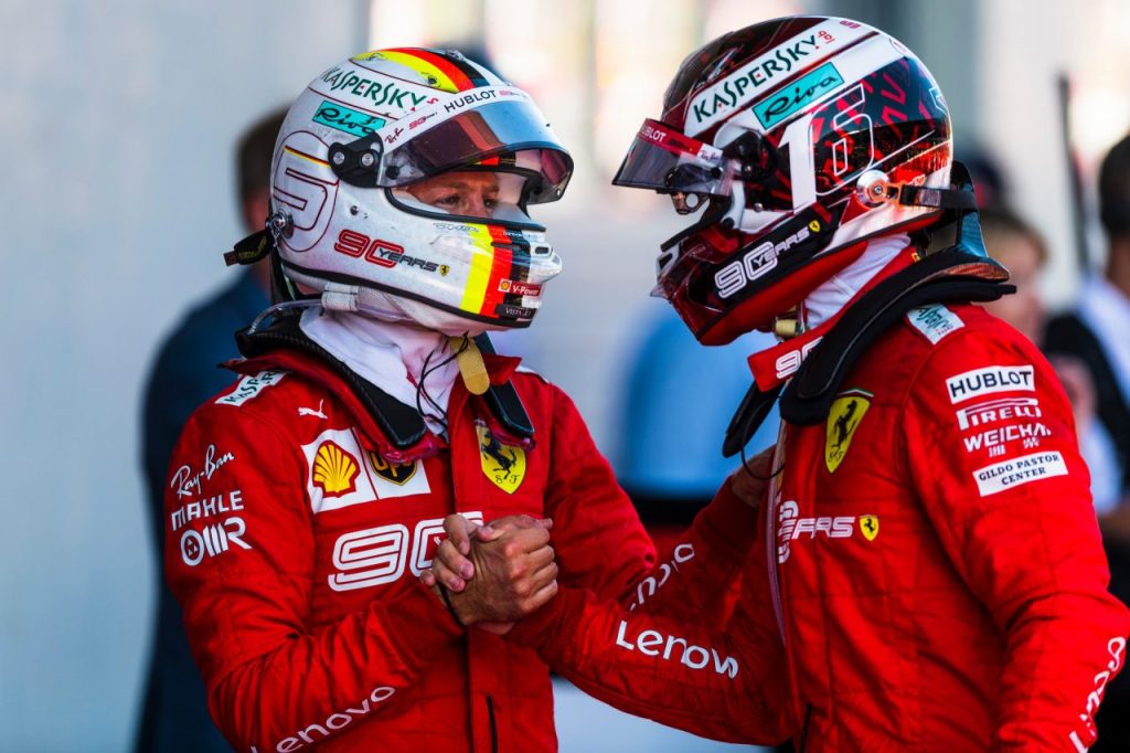F1 フェラーリ サイン入りポロシャツ(ベッテル、ルクレール