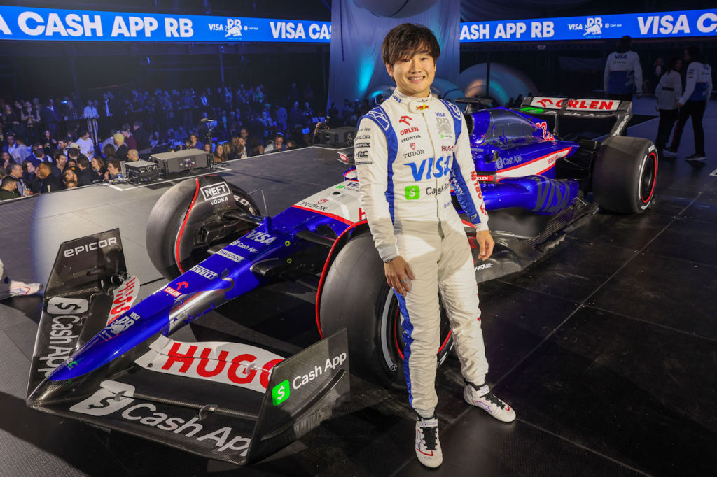 動画】レーシング・ブルズがニューマシン『VCARB 01』をシェイクダウン