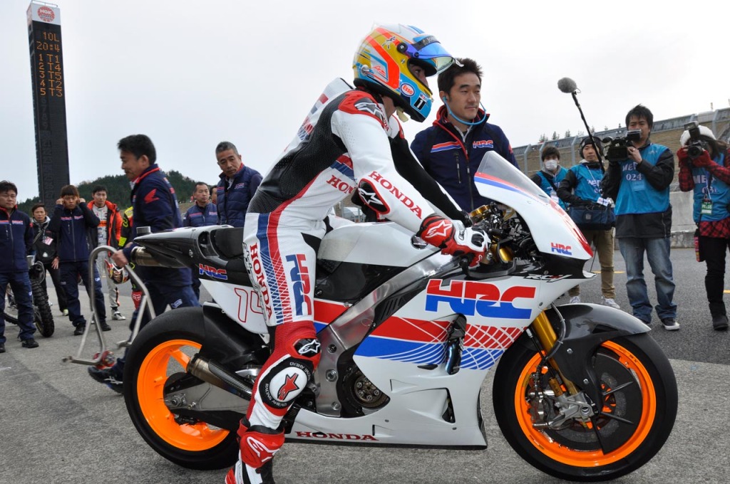 アロンソ、MotoGPマシンでサプライズランを披露- F1速報公式サイト ...