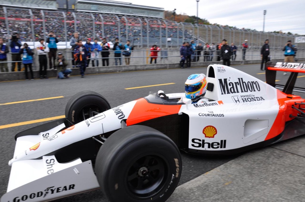 アロンソ、MotoGPマシンでサプライズランを披露- F速公式サイト -