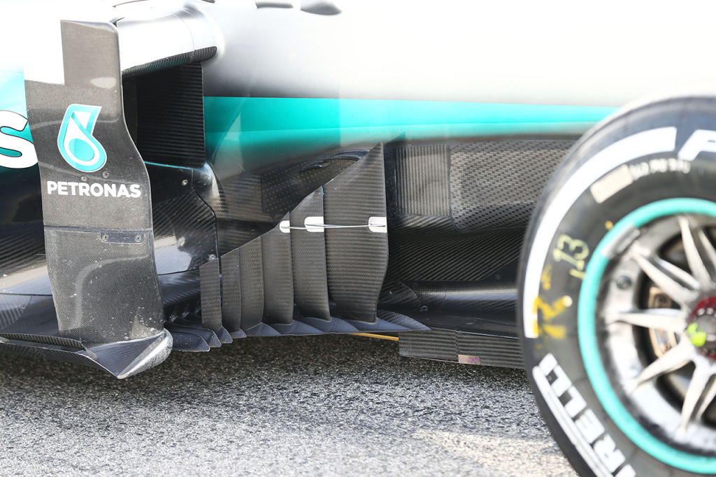 F1メルセデスペトロナスW04 1/18ニコ・ロズベルグ メルセデスがさらに銀を発表 F1 スペインの車の塗装 F1 GP