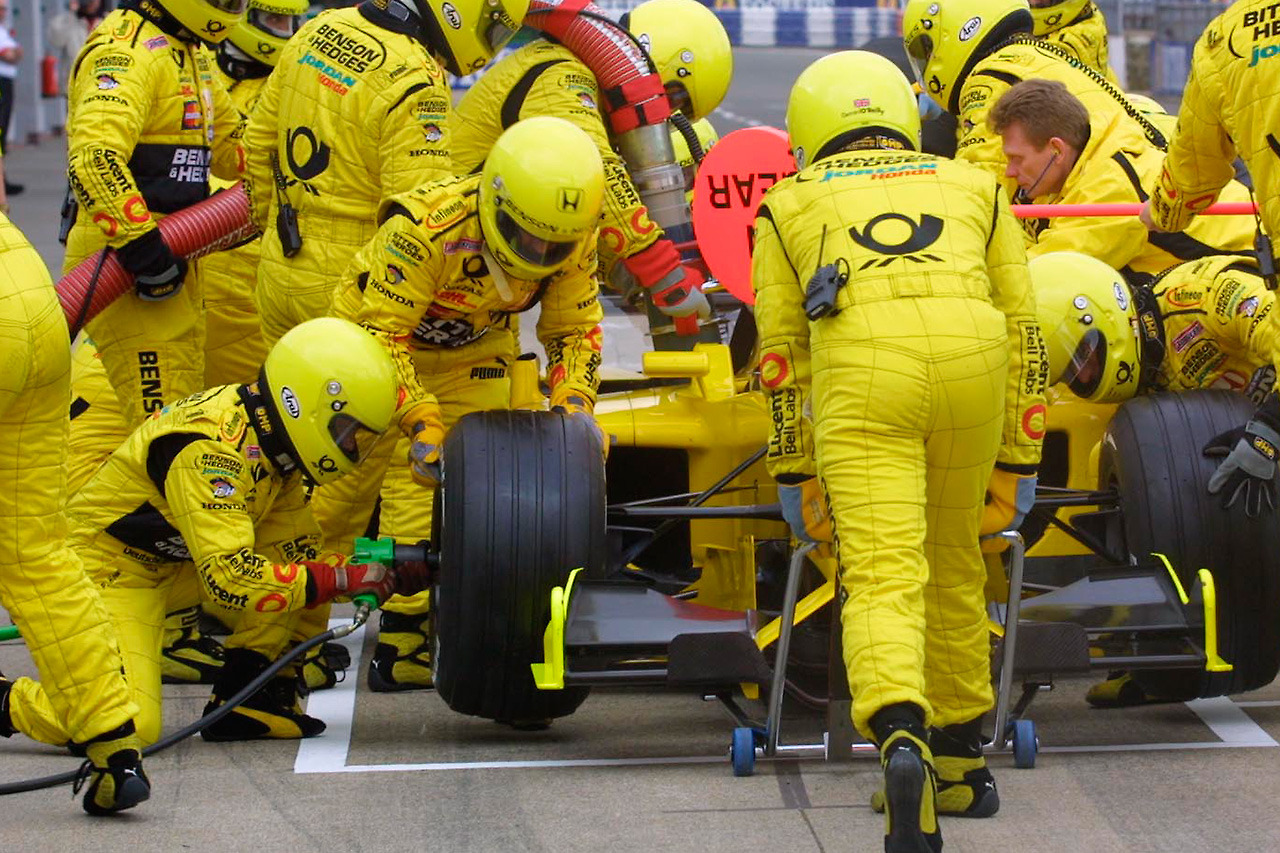 その道23年 プーマ モータースポーツのマネージャーに聞く最新ギア事情 1 F1速報公式サイト その道23年 プーマ モータースポーツのマネージャーに聞く最新ギア事情 1 F1速報公式サイト