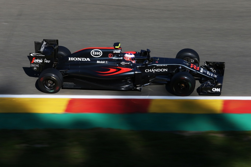 【オンラインショップ】 名人芸」見せたアロンソが唯一の満点：英誌全ドライバー評 F1