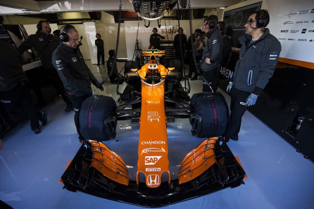 ギャラリー】マクラーレンMCL32・ホンダF1を駆るアロンソとバンドーン