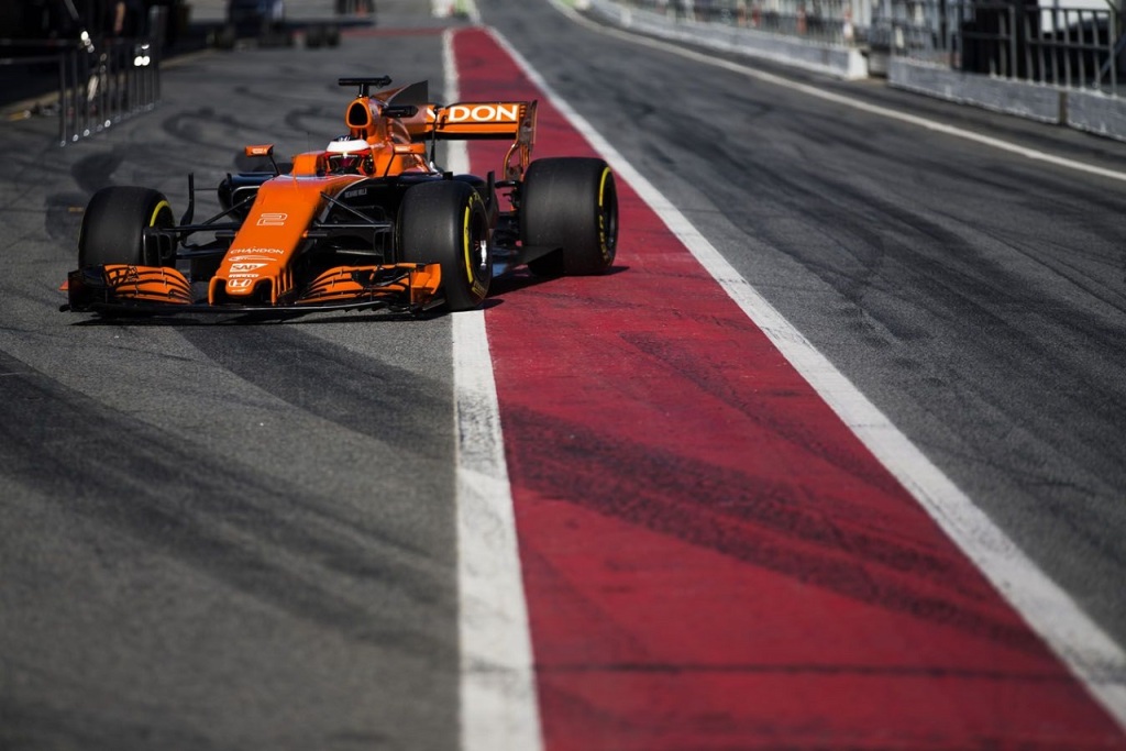 ギャラリー】マクラーレンMCL32・ホンダF1を駆るアロンソとバンドーン