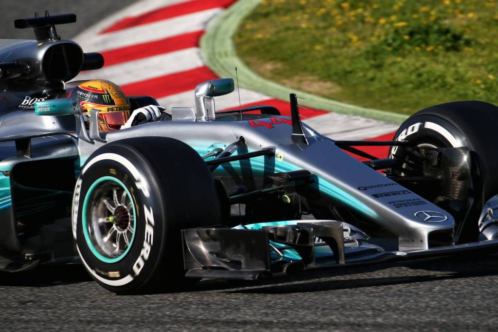 新型F1マシンはコーナリングスピード向上で高負荷に。ハミルトン