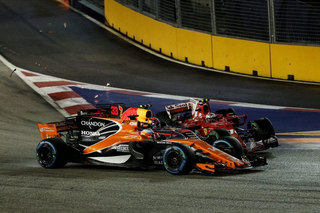 マクラーレン「アロンソ車のダメージはあまりにもひどく、続行不