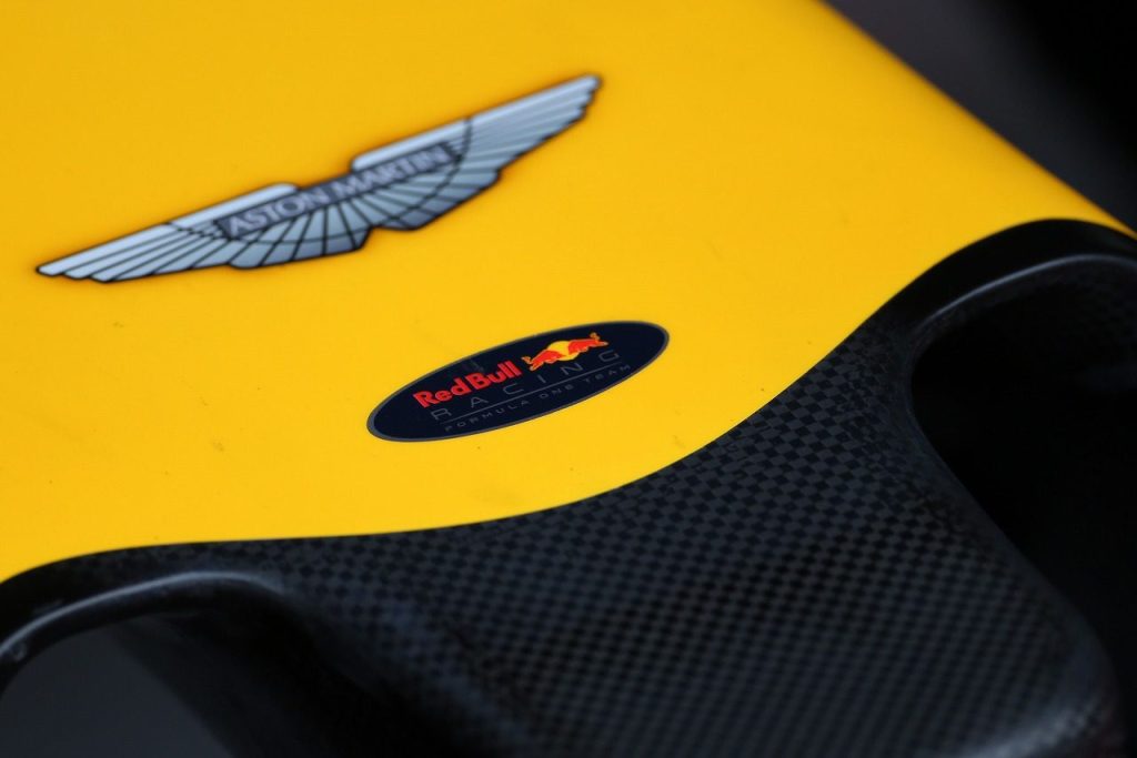 ギャラリー】レッドブルF1、アストンマーチンの翼を授かる