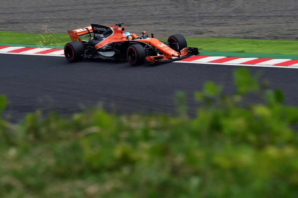 アロンソ予選10位「最後尾と決まっていてもファンのため全力で