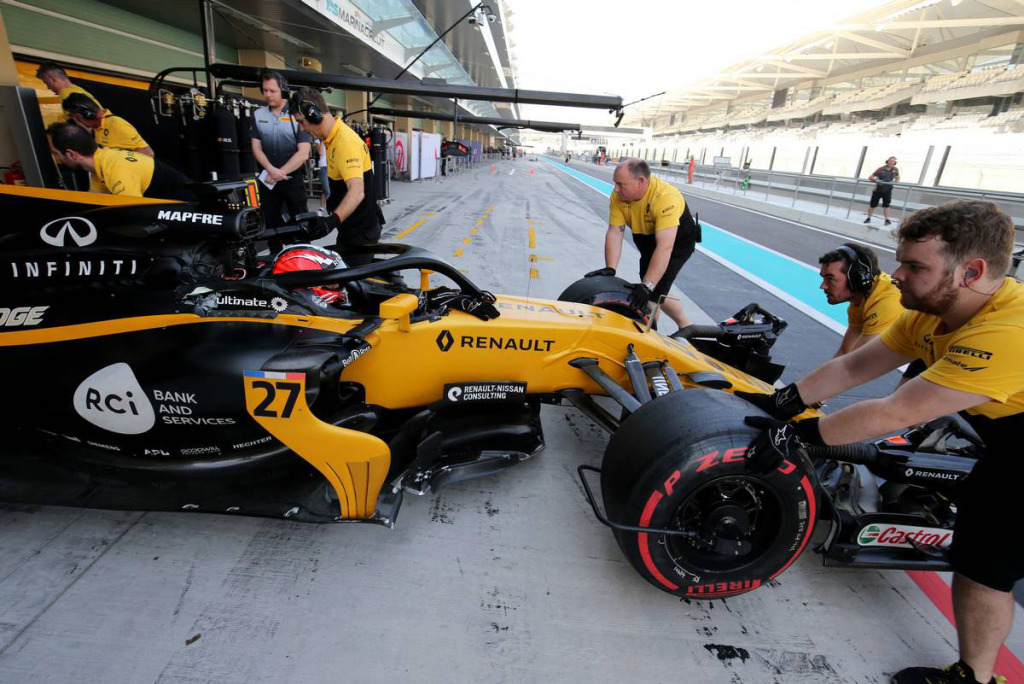 ルノーF1、スポーツウエアブランドのルコックスポルティフと3