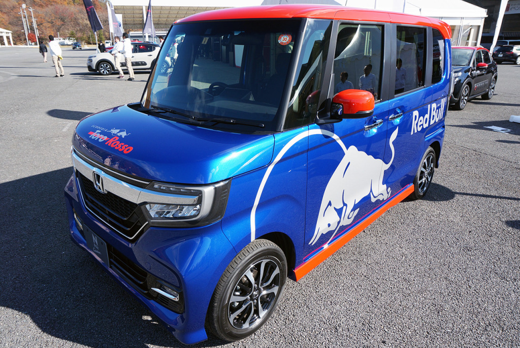 トロロッソ・ホンダの実車第1号がサプライズ登場。2018年は今年