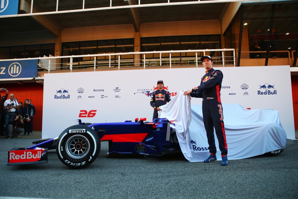 ギャラリー】レッドブルF1の新車『RB14』、雨のシルバーストンで ギャラリー】レッドブルF1の新車『RB14』、雨のシルバーストンで