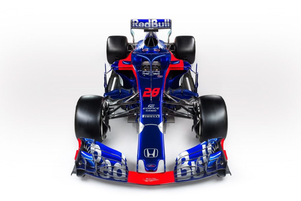 レッドブル、2018年シーズンを戦う『RB14』の正式カラーを公開- F速