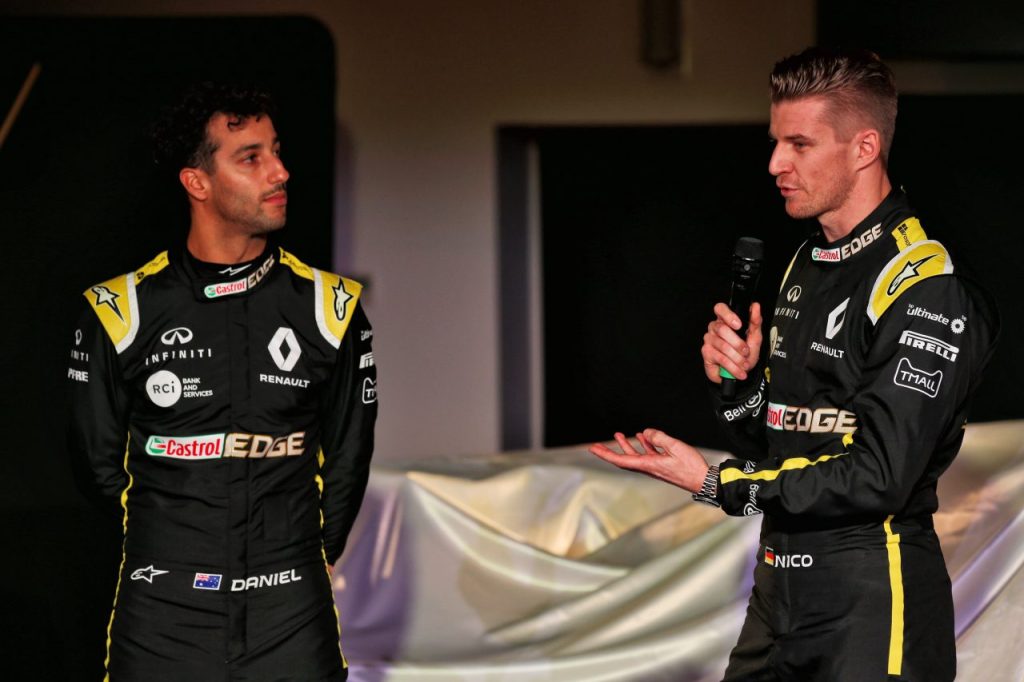 アルファロメオF1が2019年型ニューマシンをシェイクダウン