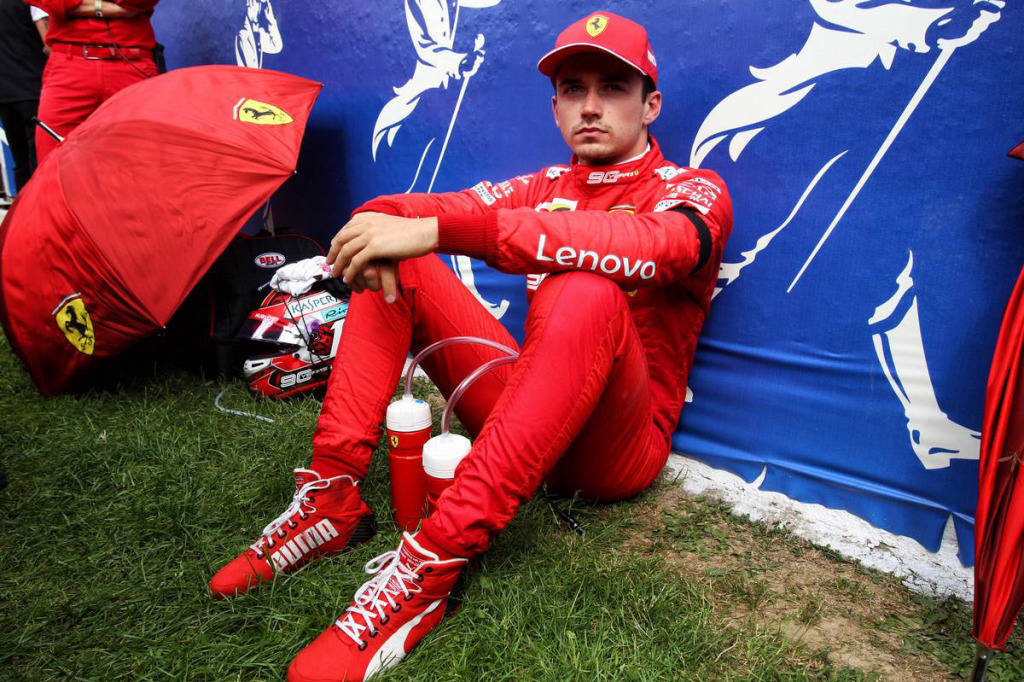 ルクレールはフェラーリF1における事実上のリーダー」逆境での初
