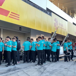 MSCサーキット便り：コンストラクターズ6連覇でさっそく祝杯。さすがのメルセデスは準備に抜かりなし