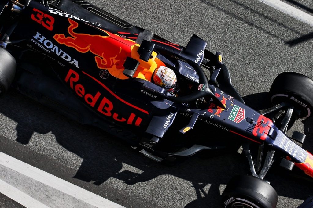 メルセデスF1、マシンカラーリングの変更に伴いドライバーの メルセデスF1、マシンカラーリングの変更に伴いドライバーの