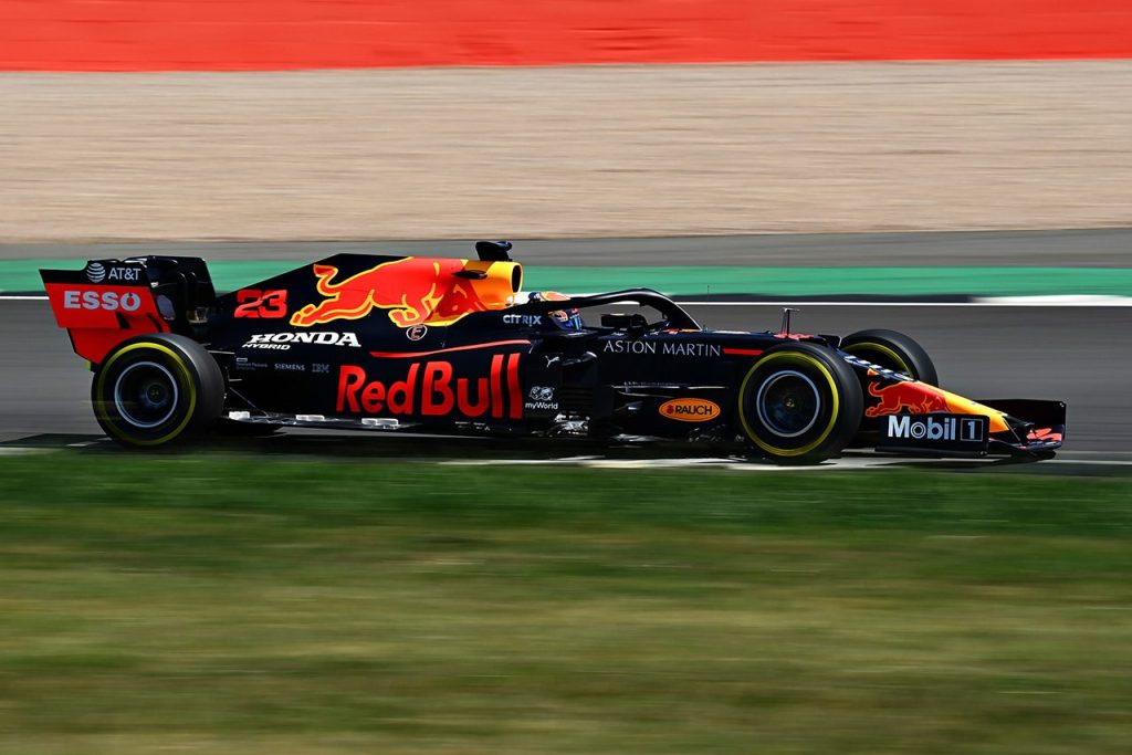 メルセデスF1、マシンカラーリングの変更に伴いドライバーの メルセデスF1、マシンカラーリングの変更に伴いドライバーの