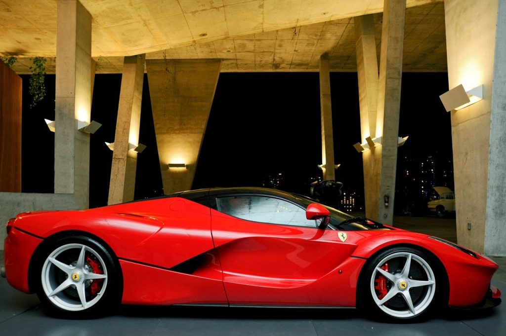 ベッテルがラ フェラーリなど総額数億円のスーパーカー8台を売却
