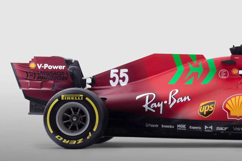 過去と未来を示す2種類のレッドに彩られたフェラーリ『SF21』。11日に