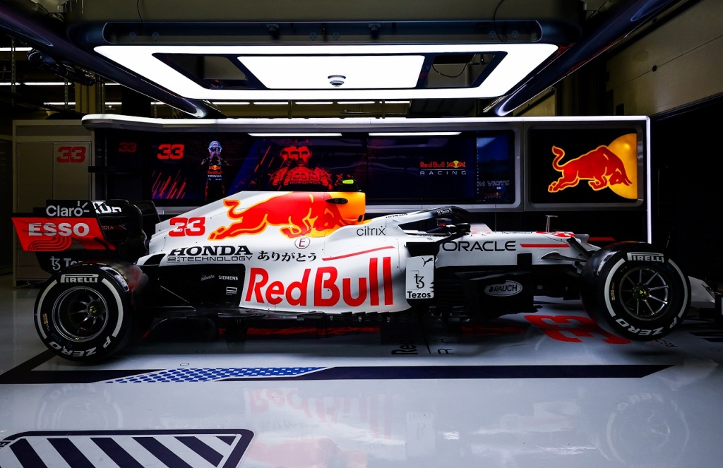 レッドブル・ホンダ、F1日本GP用スペシャルカラーをまとったRB16Bを