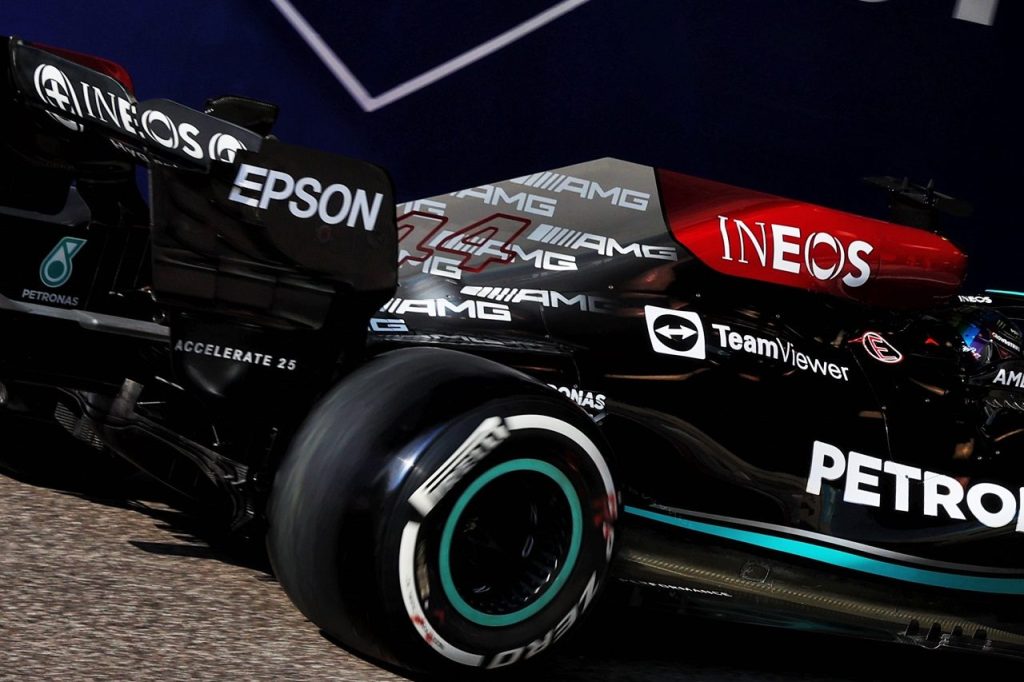 メルセデスF1、BOSEおよびEPSONとの長年にわたる メルセデスF1、BOSEおよびEPSONとの長年にわたる