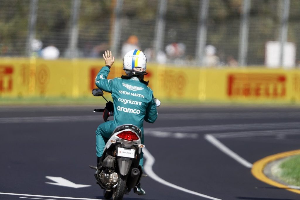 コース上をスクーターで走ったベッテルに70万円の罰金／F1