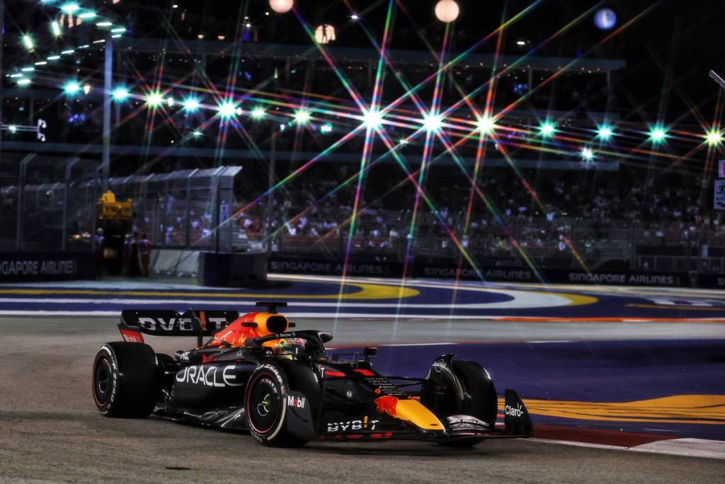 どんな特性のサーキットでも速さを発揮するRB18。ポールから