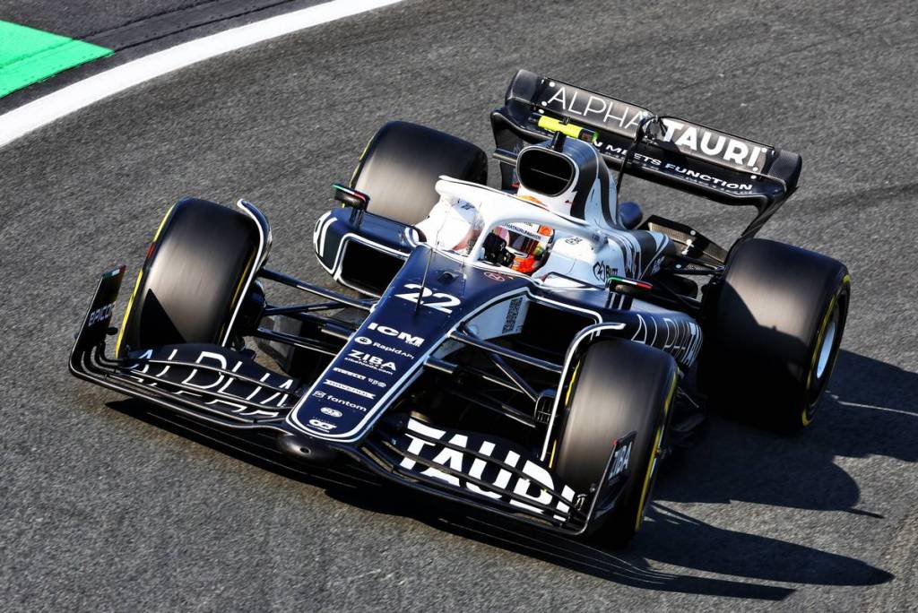 ミハエル・シューマッハーのフェラーリF2003-GAが約21億円で落札