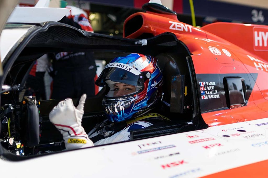 トヨタGR010ハイブリッドで女性ドライバーが初走行。新人最速は