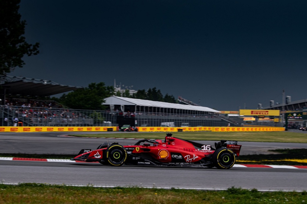 ビルヌーブ・トリビュートデザインのヘルメットで戦うルクレール「今季ベストの金曜日」フェラーリ／F1第9戦- F1速報公式サイト -