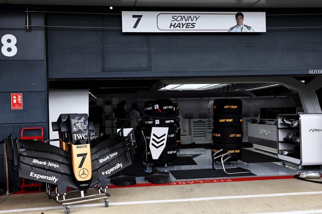 映画 F1 グランプリ 限定 レース ヘルメットドリンクカップ ブラッド・ピット ブラッド・ピットのF1映画の撮影がスタート。架空チーム『APXGP