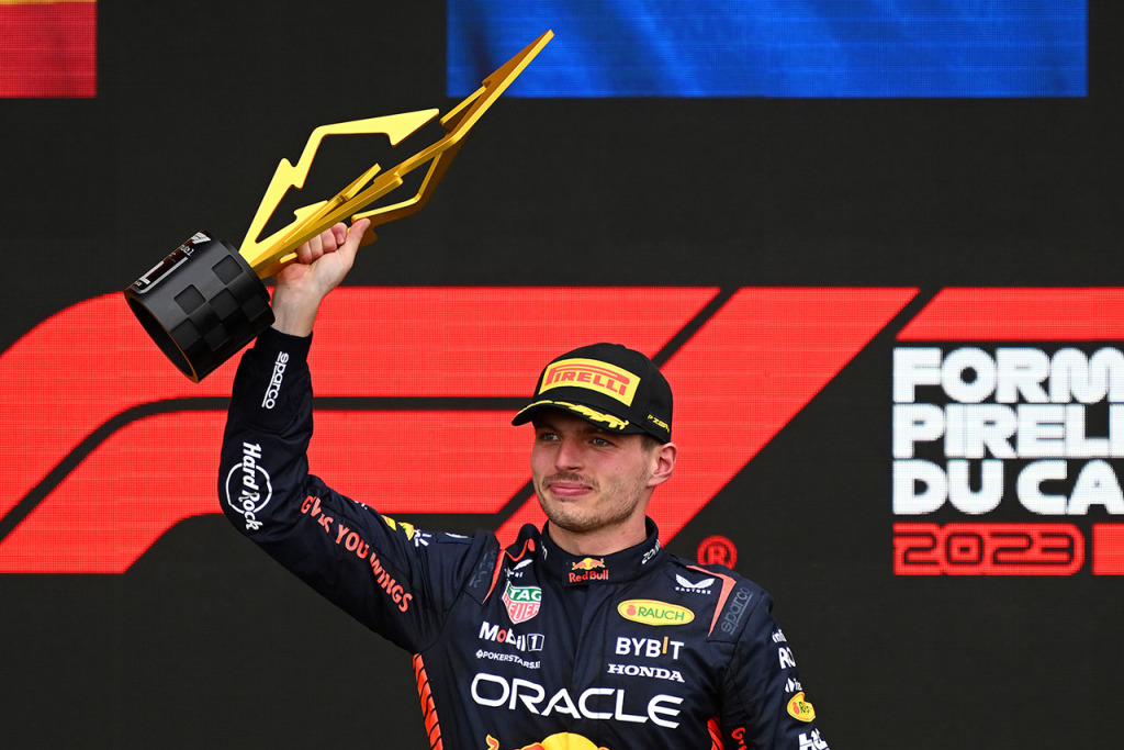 フェルスタッペンのレーシングスーツ、チャリティオークションで