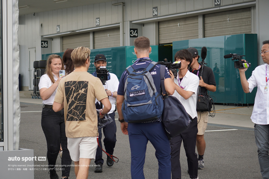 F1スタッフも驚嘆。夜を迎えても鈴鹿の賑わいは止まらない【F1日本GP鈴鹿パドック通信／第3回】- F1速報公式サイト -