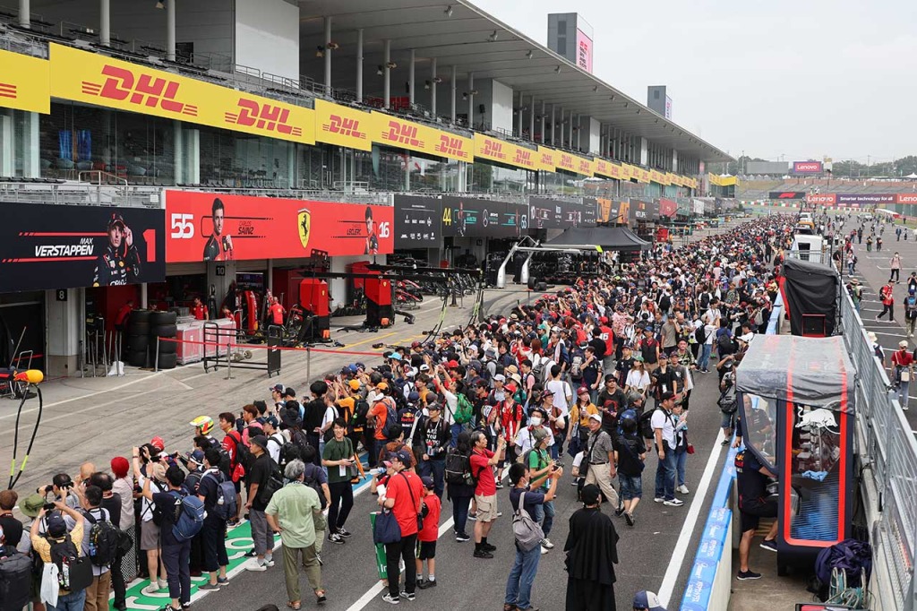 2023年F1第17戦日本GPには3日間で22万2000人が来場。決勝日はひさびさの“10万人超え”を記録- F1速報公式サイト -