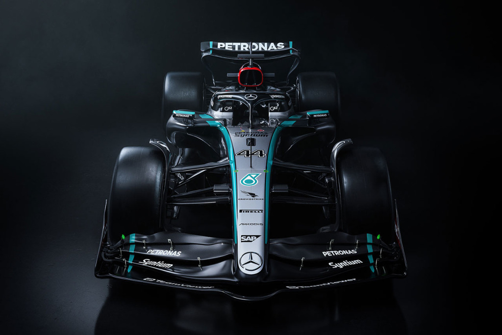 メルセデスF1が2024年型マシン『W15』を発表。ハミルトンの最終年