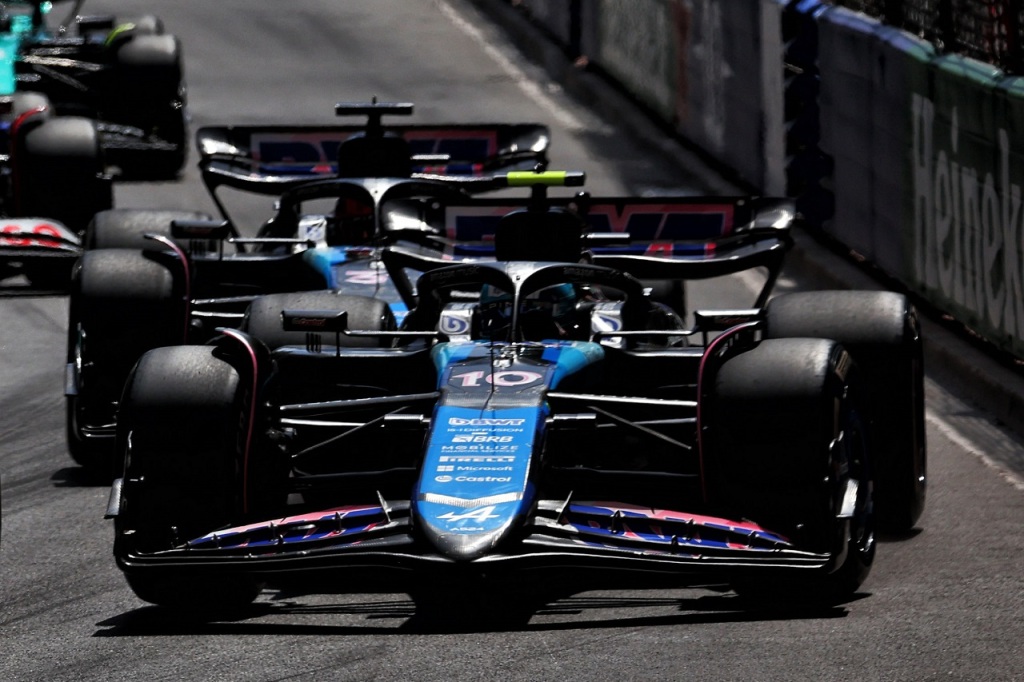 同士討ちのオコンに激怒するアルピーヌF1代表、制裁として次戦 同士討ちのオコンに激怒するアルピーヌF1代表、制裁として次戦