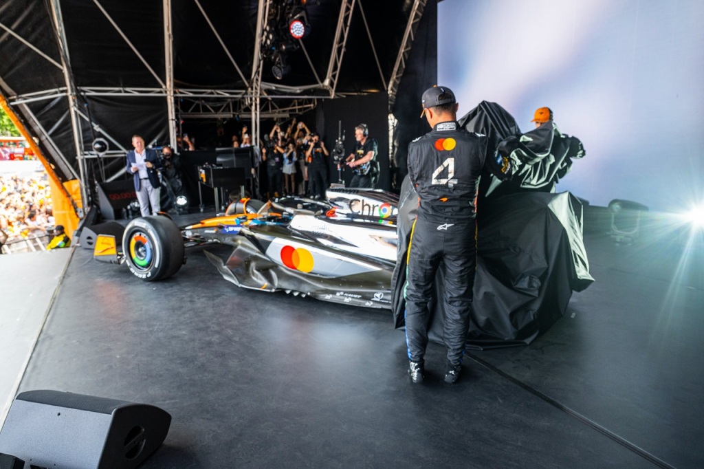 2016 F1 イギリスGP 19名直筆サイン入り　公式プログラム　【貴重品】 2016 F1 イギリスGP 19名直筆サイン入り 公式プログラム 【貴重