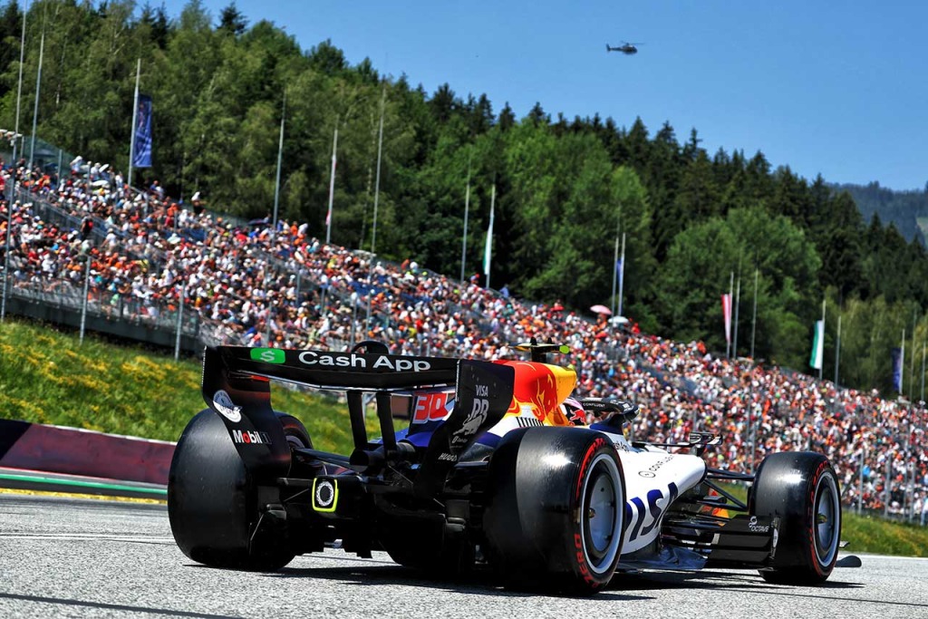 2026年F1日本GPの応援のぼりは全44種類。抽選販売申込は4月1日から