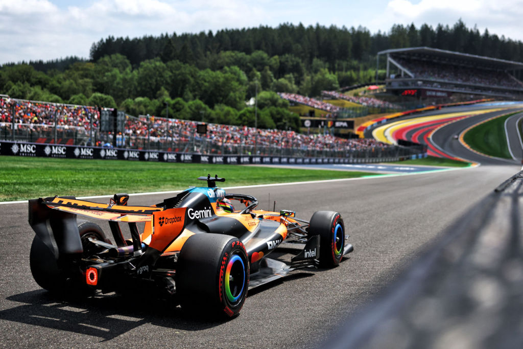 2026年F1日本GPの応援のぼりは全44種類。抽選販売申込は4月1日から